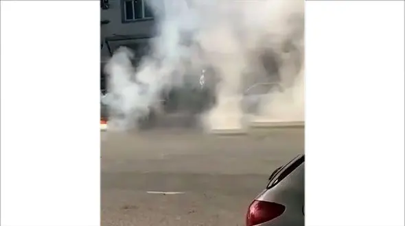 آتش سوزی پراید در بلوار امام رضا ساری+ فیلم