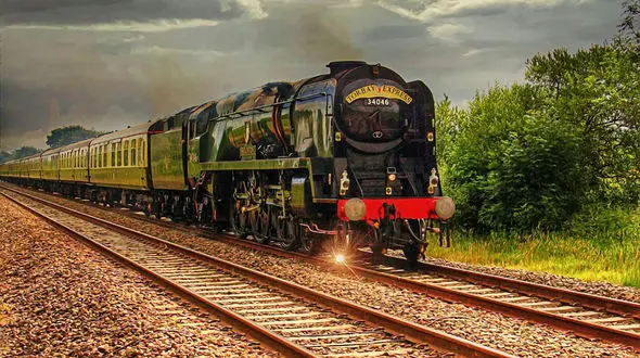 ببینید / نجات معجزه آسای یک مرد از زیر قطار + فیلم