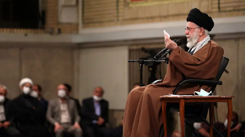 رهبر انقلاب اسلامی در دیدار جمعی از دانشجویان و نمایندگان تشکل‌های دانشجویی