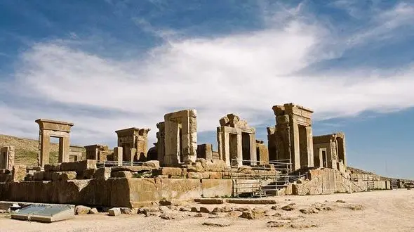 تخت جمشید تعطیل نیست