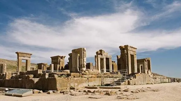 تخت جمشید تعطیل نیست
