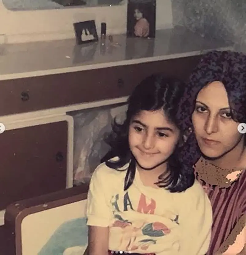 عکس آزاده صمدی و مادرش