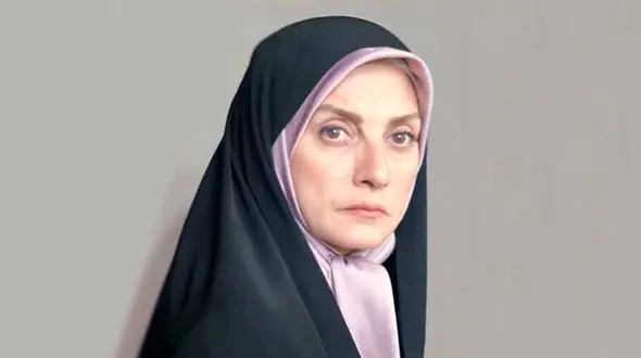 فیلم موتورسواری  رویا جاویدنیا در این سن و سال .. / حرکت جسورانه‌ خانم بازیگر در خیابان های تهران ...