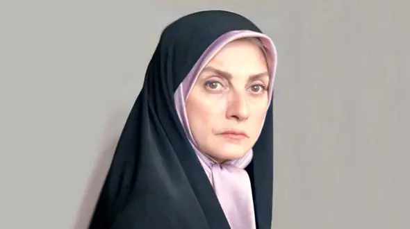 فیلم موتورسواری  رویا جاویدنیا در این سن و سال .. / حرکت جسورانه‌ خانم بازیگر در خیابان های تهران ...