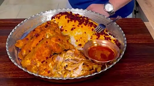 زرشک پلو با مرغ رستورانی بپزیم؟ / فیلم