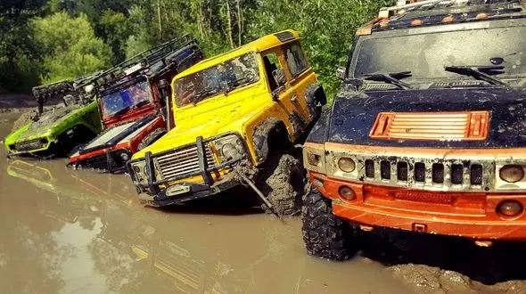 آفرود بازها با  گل بازی منطقه سیل زده  سیستان و بلوچستان را بهم ریختند ! 