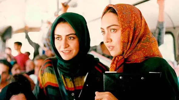 رونمایی از تقلب جذاب نیکی کریمی و مریلا زارعی در امتحان دانشگاه با موشک کاغذی  + فیلم