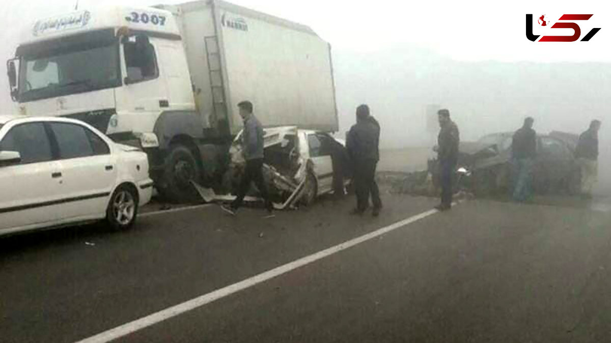 جاده مه آلود حادثه آفرید / جزئیات تصادف زنجیره ای خونین در خوی 