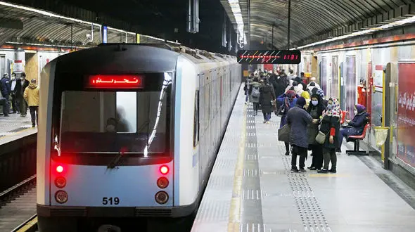 چاقو کشی زن خواب آلو داخل واگن متروی تهران  / جا برای نشستن می خواست!