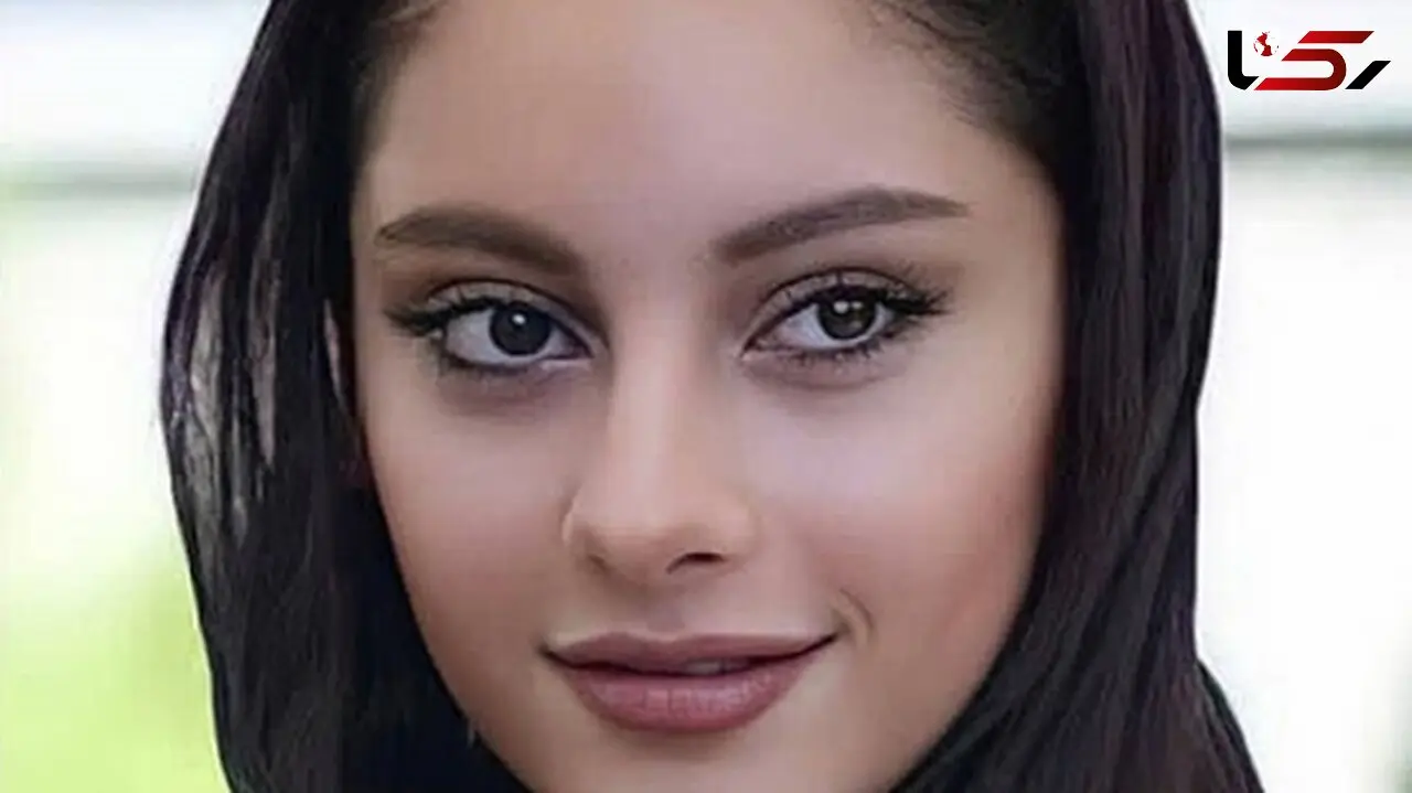 عکسی از اسب سواری ترلان پروانه / کلاه حصیری ساحلی با لباس گل گلی در کنار اسب نجیب قهوه ای / چه حس خوبی میده