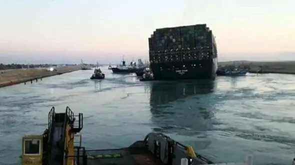 فیلم لحظه خروج کشتی غول‌پیکر «اور گرین» از گل