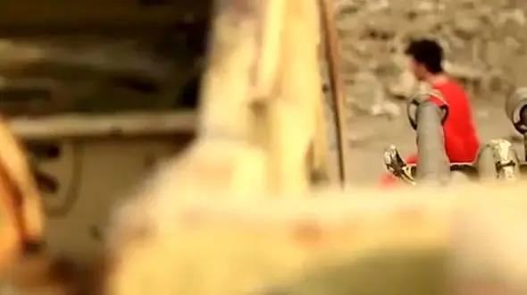 اعدام هولناک یک سوری با ضد هوایی داعشی ها / + فیلم 14+