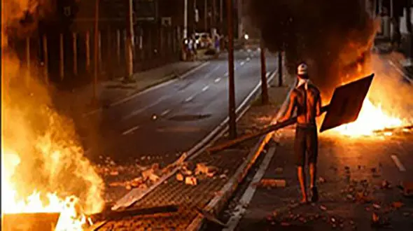 مرگ بیش از 100 تن در پی اعتصاب نیروهای پلیس برزیل+عکس