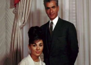 عکس سفر  تاریخ /  چهره پر از خشم و ناراحتی فرح دیبا از مصاحبه شاه پهلوی /  سال 1348