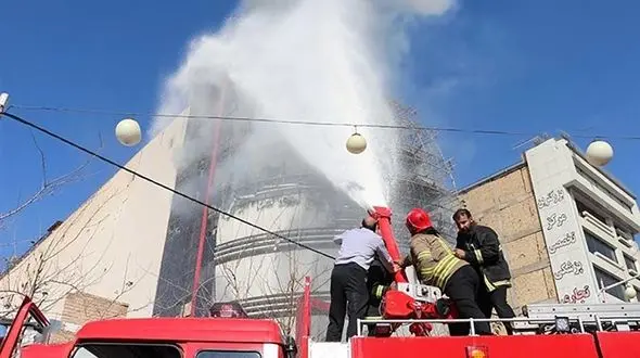 حریق مهیب در پاساژ پوشاک خیابان کاشانی 