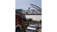 فیلم  اقدام به خودکشی زن جوان که باعث ترافیک شدید در اتوبان شیخ فضل الله شد / عاقبت چه شد؟ + عکس