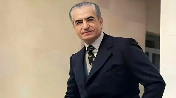 سفر به ایام قدیم سال ۱۳۲۸؛ بازدید محمدرضا پهلوی از کارخانه کادیلاک در آمریکا