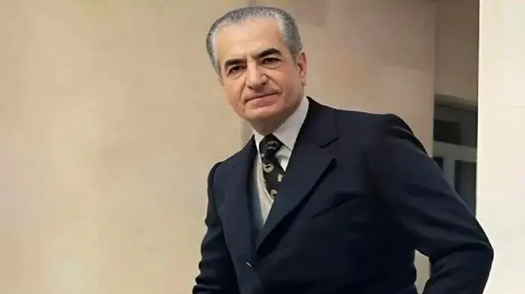 سفر به ایام قدیم سال ۱۳۲۸؛ بازدید محمدرضا پهلوی از کارخانه کادیلاک در آمریکا