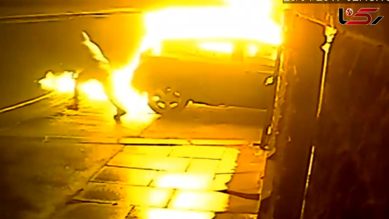 ببینید / لحظه  به آتش کشیده شدن ماشین زن جوان در پارکینگ خانه +فیلم و عکس