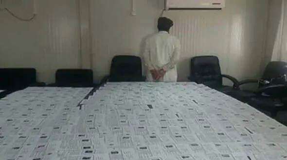 دستگیری مردی با ۴۰۰ شناسنامه جعلی! +عکس و جزئیات