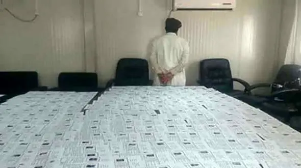 دستگیری مردی با ۴۰۰ شناسنامه جعلی! +عکس و جزئیات