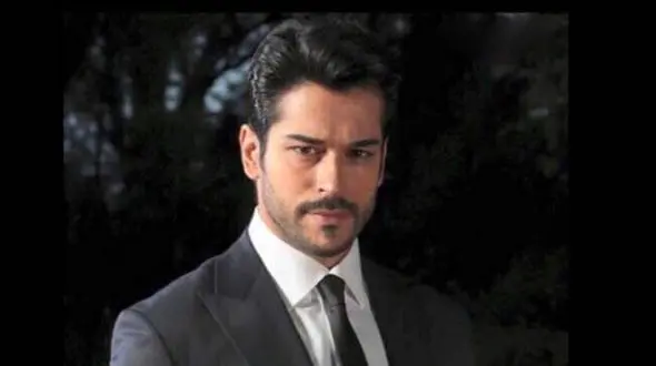 بازیگر مشهور ترکیه‌ای، عموزاده قطب دراویش آشوبگر؟!+ تصاویر