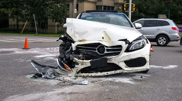 فیلم شگفت انگیز از ایمنی خودروهای مختلف در تصادفات ! / ایمن ترین ماشین را بشناسید !