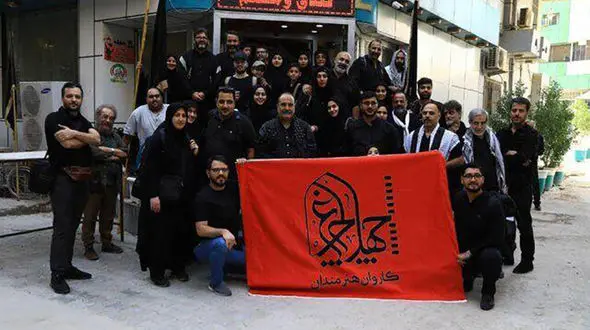 حضور مسعود فراستی در جمع زائران پیاده‌روی اربعین + عکس