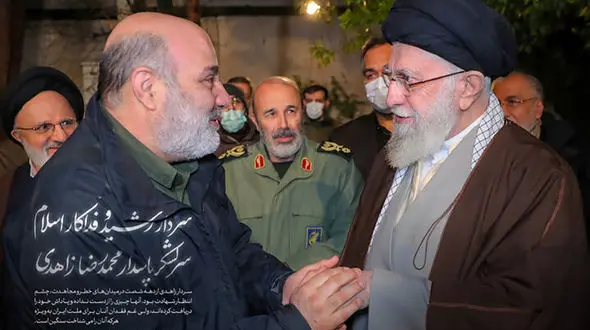 اقامه نماز بر پیکر مطهر شهید قدس توسط رهبر معظم انقلاب + فیلم و عکس