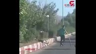 فیلم لحظه درگیری هولناک در میدان سبلان مشکین شهر /مردی با اصابت بیل به سرش ناک اوت شد+فیلم تکاندهنده