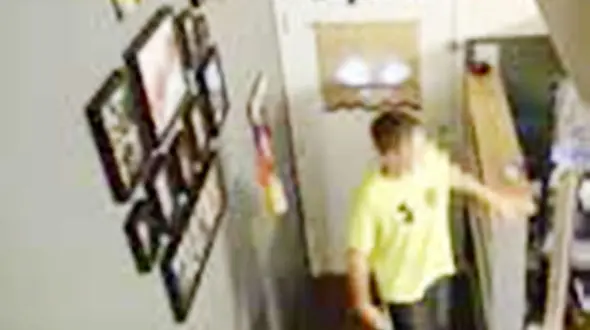 زن جوان نقش دختر 15 ساله را برای قرار شیطانی با پسر نوجوان بازی کرد! +عکس