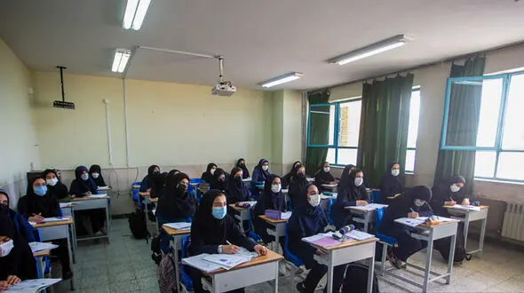 ‌نواخته‌‌شدن زنگ آغاز سال تحصیلی جدید در دبیرستان البرز با حضور زاکانی