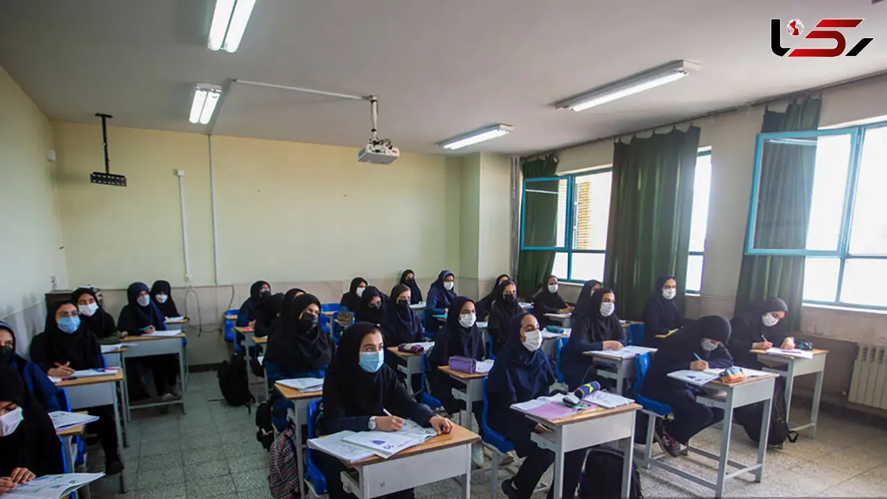 ‌نواخته‌‌شدن زنگ آغاز سال تحصیلی جدید در دبیرستان البرز با حضور زاکانی