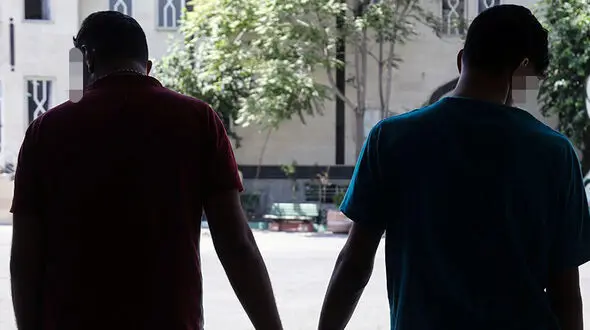 پایان کار موبایل قاپان حرفه ای در تهران / آنها با هوندا مشکی دزدی می کردند