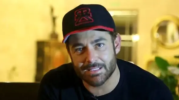 رضا گلزار: من با اولین دستمزدم که 7 میلیون تومان بود رفتم ساعت فروشی پیمان معادی و ساعت کارتیر گرفتم+فیلم