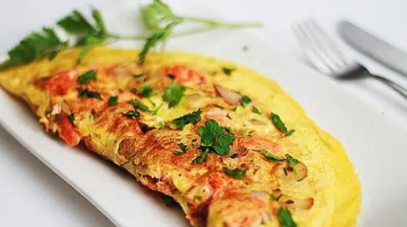 ساندویچ تخم مرغ و گوجه