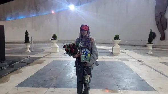 همسر ساموئل یاد و خاطره او را با حضور در ورزشگاه آزادی گرامی داشت +عکس