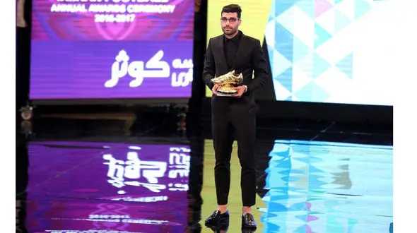 توضیح طارمی درباره رنگ متفاوت لباس!