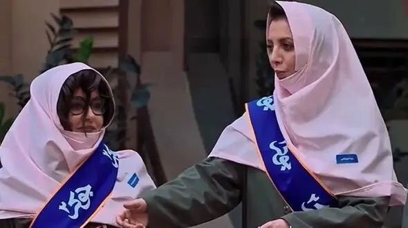 فیلم/ شعرخوانی نوستالژی رویا میرعلمی با آهنگ گروه آریا که همه رو نقش بر زمین کرد!/ هندی بازی نعیمه نظام دوست وسط برنامه