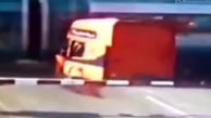 فیلم معجزه در صحنه تصادف کامیون با قطار 