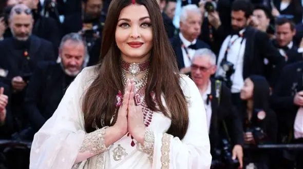 آیشواریا رای در 52 سالگی دوباره ملکه زیبایی شد + آخرین عکس خانم بازیگر هندی که کراش همه نسل هاست!