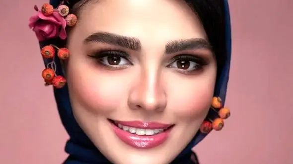 شوی لباس سیما خضرآبادی با پیراهن مجلسی و کمی نامتعارف خود