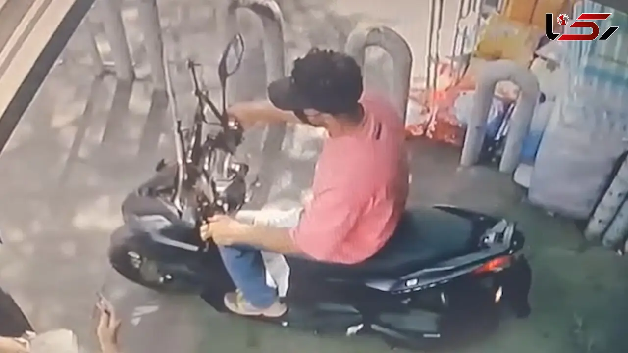 فیلم لحظه سرقت 3 ثانیه گردنبند زن میانسال در خیابان مولوی تهران + گفتگو