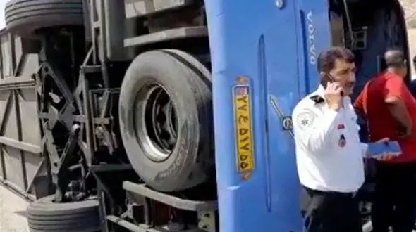 واژگونی اتوبوس در سنندج چه بر سر 48 مسافر آورد؟ +عکس