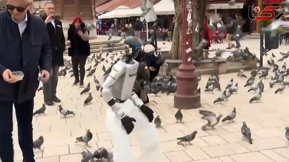 فیلم ربات انسان نما در خیابان های تاریخی بوسنی