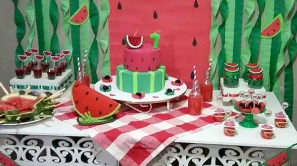 تزئین میز شب یلدا در مدارس + عکس 