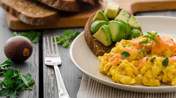 10 غذای ساده و فوری برای افطار/آب از دست رفته بدن را تامین می کند