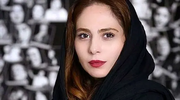 تیپ و لباس های ناجور رعنا آزادی ور با مانتوی جلوباز + عکس 