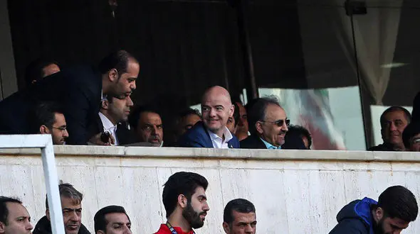 رئیس فیفا شاهد حضور بانوان در استادیوم آزادی