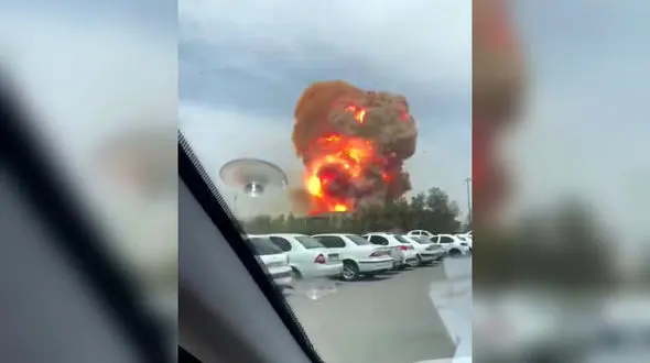 آتش نشانان تهرانی به محل انفجار اسکله شهید رجایی اعزام شدند